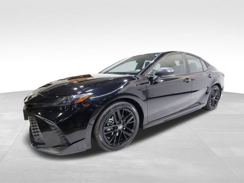 Used 2025 Toyota Camry SE image 8