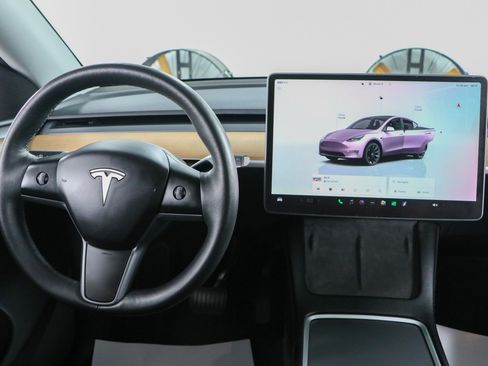Used 2024 Tesla Model Y Long Range AWD/4WD image 16