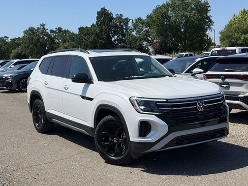 New 2026 Volkswagen Atlas Peak Edition AWD/4WD image 3