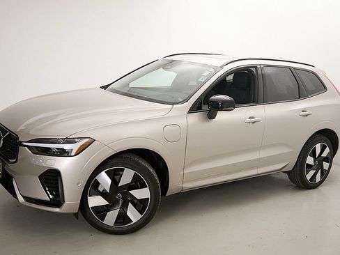 Certified 2025 Volvo XC60 T8 Plus w/ Protection Package Premier AWD/4WD image 3