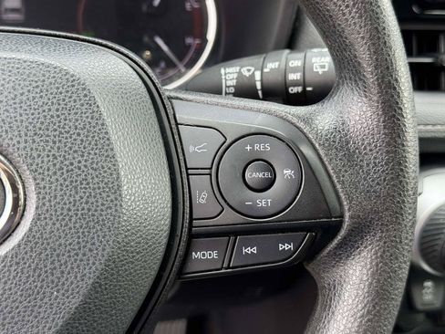 Used 2024 Toyota RAV4 XLE FWD image 12