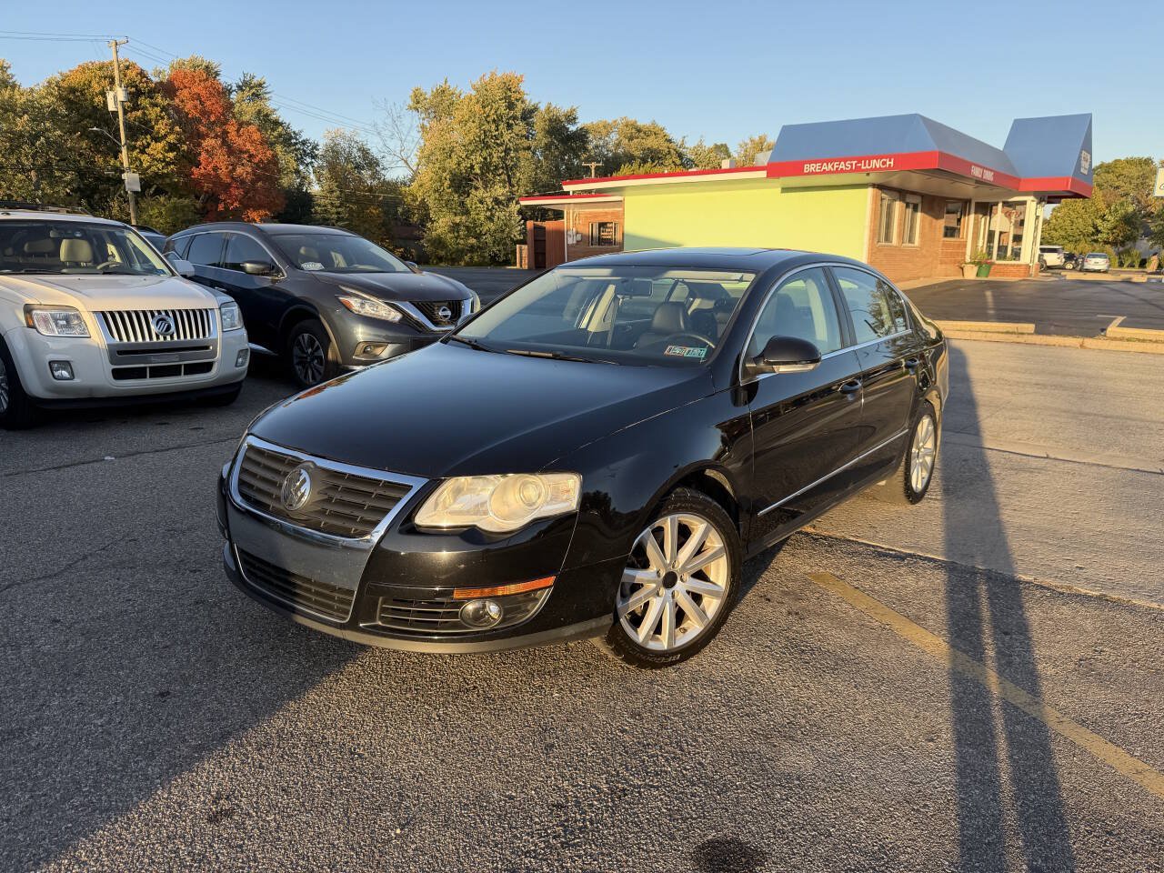 Used 2010 Volkswagen Passat Komfort FWD image 2