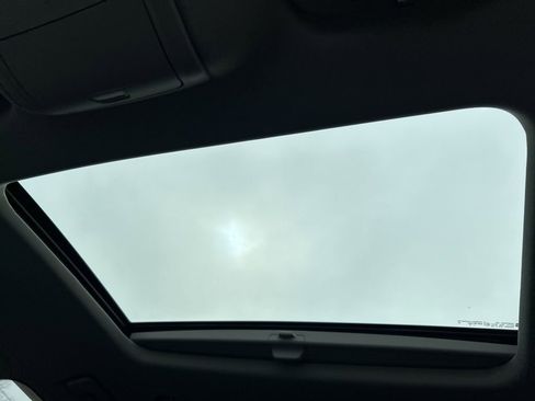 Used 2019 Buick Enclave Essence w/ LPO, Luxury Package image 15