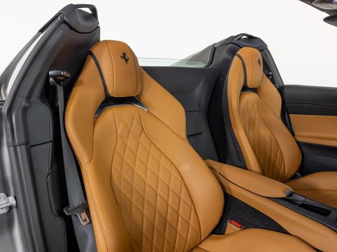 Used 2023 Ferrari 812 GTS RWD image 34
