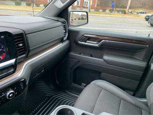 Used 2024 GMC Sierra 1500 Elevation image 19