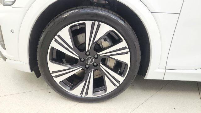 Used 2024 Audi Q8 e-tron Prestige AWD/4WD image 80
