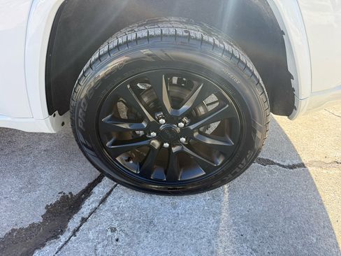 Used 2018 Jeep Grand Cherokee Altitude image 13