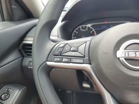Used 2024 Nissan Altima 2.5 SV FWD image 21