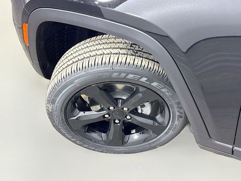 New 2025 Jeep Grand Cherokee Altitude image 46