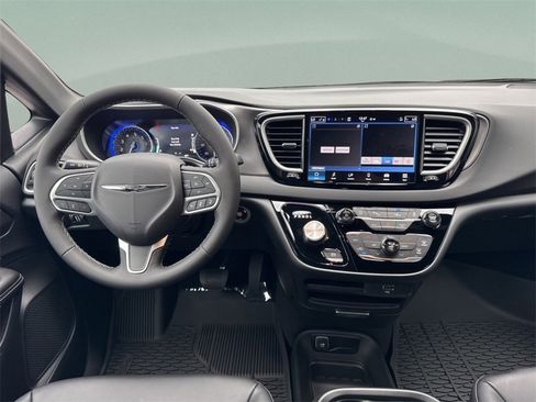 New 2026 Chrysler Voyager LX image 21