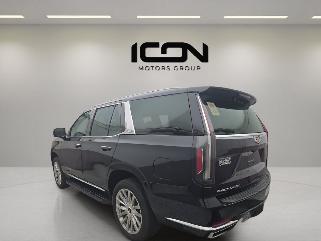 Used 2024 Cadillac Escalade Premium Luxury AWD/4WD image 2