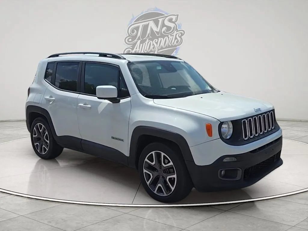 Used 2016 Jeep Renegade Latitude FWD image 3
