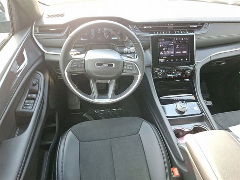 New 2025 Jeep Grand Cherokee L Altitude image 7