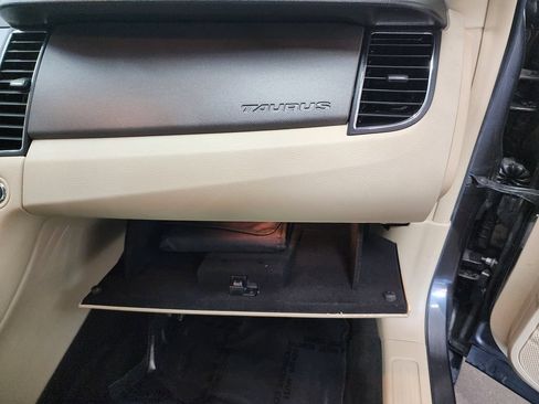 Used 2017 Ford Taurus SE FWD image 32