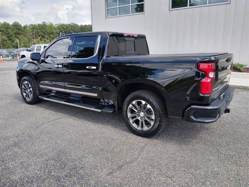 Used 2022 Chevrolet Silverado 1500 High Country w/ High Country Premium Package AWD/4WD image 5