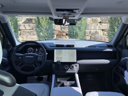 Used 2026 Land Rover Defender 110 X-Dynamic SE image 12