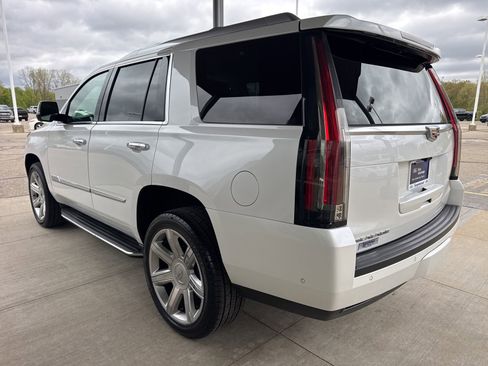 Used 2019 Cadillac Escalade Luxury AWD/4WD image 5