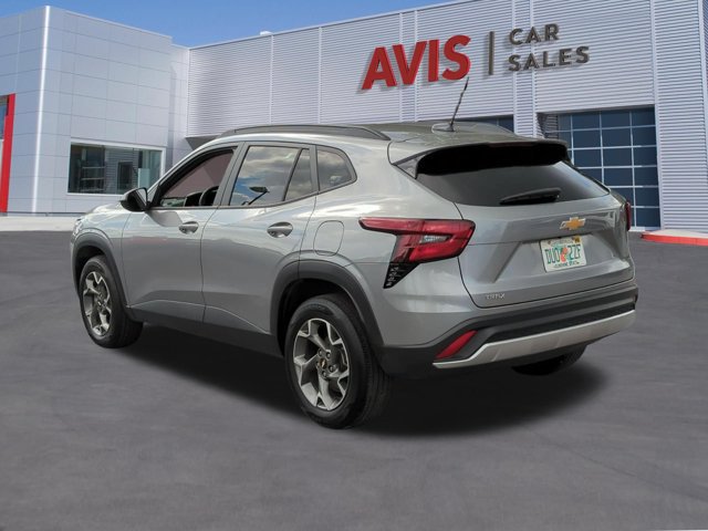 Used 2025 Chevrolet Trax LT w/ LT Convenience Package FWD image 9