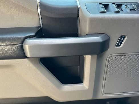 Used 2017 Ford F150 XLT image 11