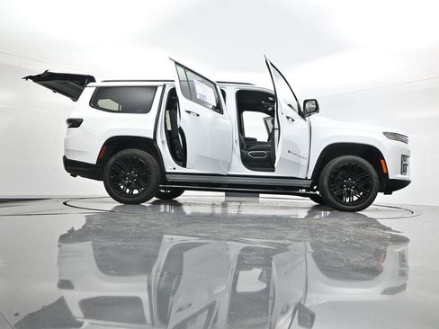 Used 2026 Jeep Grand Wagoneer Limited AWD/4WD image 59