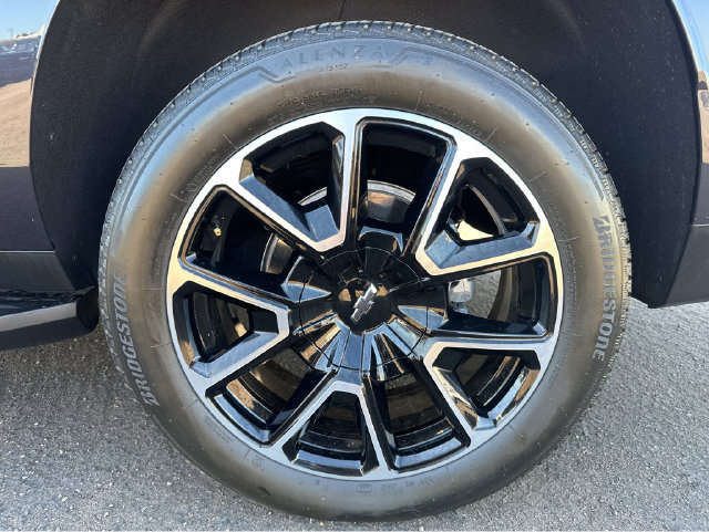 Used 2024 Chevrolet Suburban RST w/ Luxury Package AWD/4WD image 17