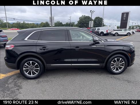 Certified 2022 Lincoln Nautilus AWD w/ Premium Package image 9