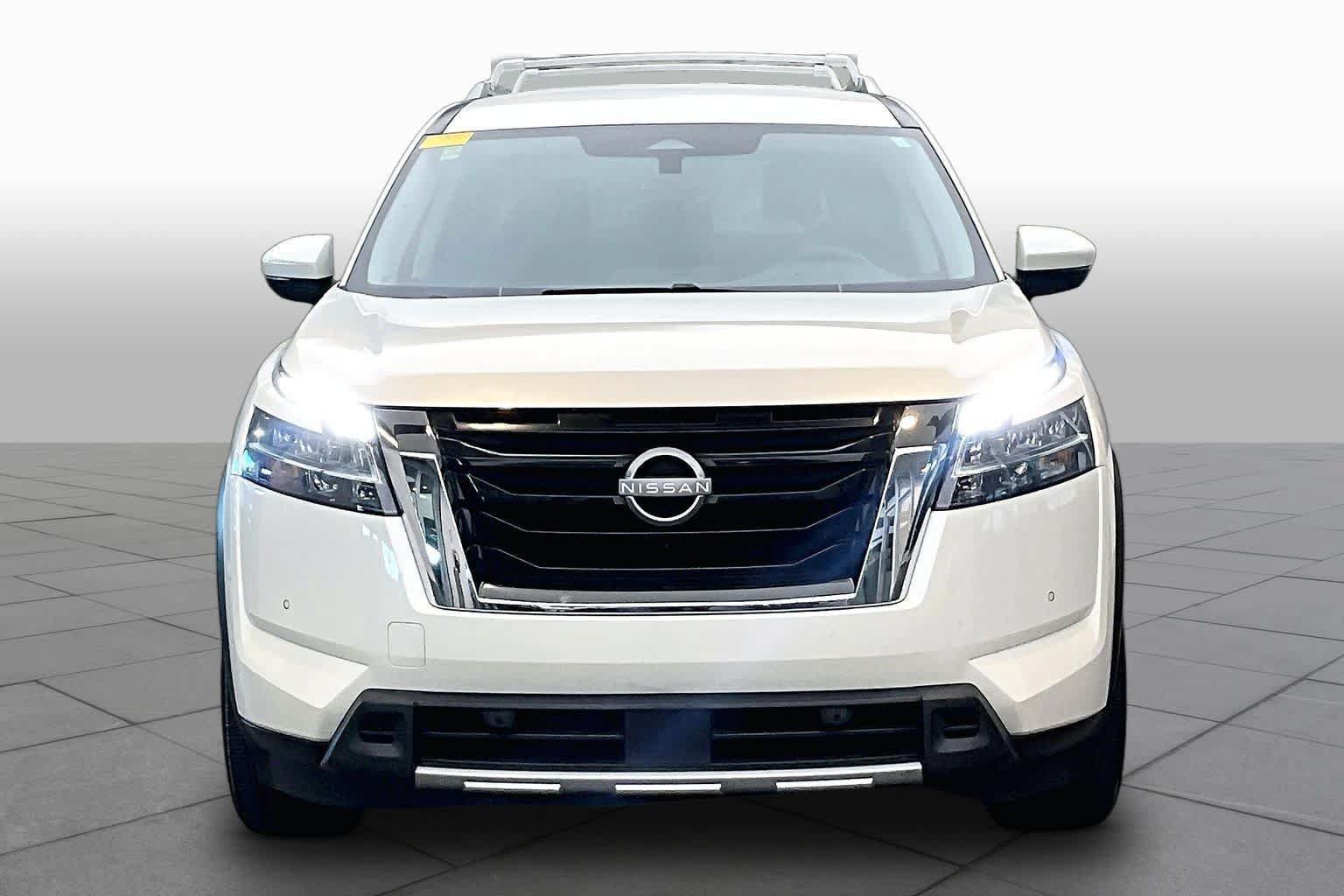 Used 2024 Nissan Pathfinder SL FWD image 4