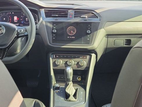 Used 2020 Volkswagen Tiguan SE image 5