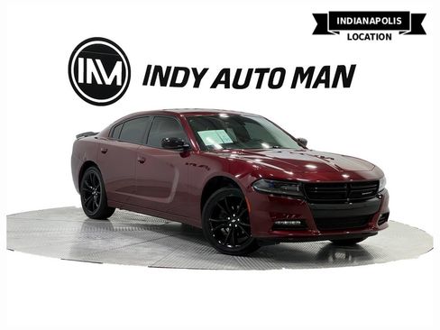 Used 2018 Dodge Charger SXT w/ Blacktop Package image 1