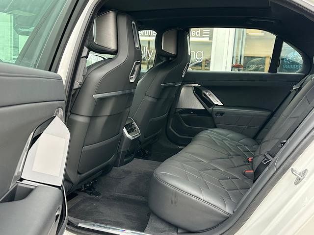 Used 2023 BMW 760i xDrive AWD/4WD image 22