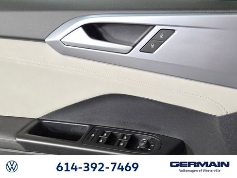 Used 2025 Volkswagen Taos SE FWD image 23