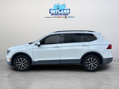 Used 2019 Volkswagen Tiguan SE w/ Panoramic Sunroof Package FWD image 2