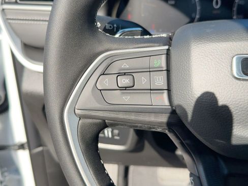 New 2025 Jeep Grand Cherokee Laredo w/ Luxury Tech Group I image 17