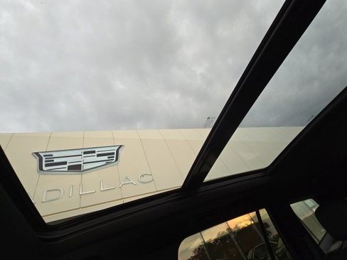 Used 2023 Cadillac XT6 Luxury image 29