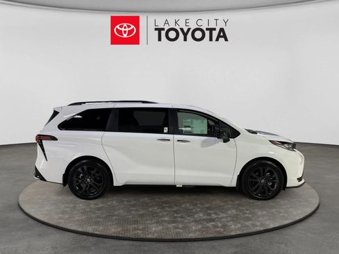 New 2026 Toyota Sienna XSE FWD image 7
