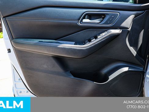 Used 2024 Nissan Rogue Platinum w/ Platinum Premium Package FWD image 39