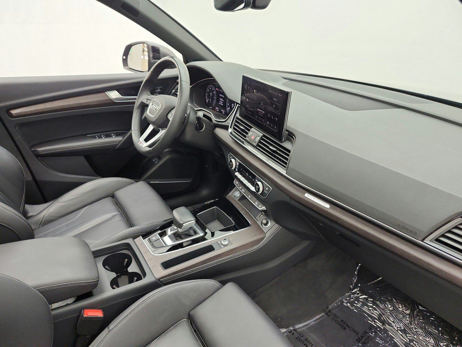 Used 2024 Audi Q5 e Premium Plus w/ Premium Plus Package AWD/4WD image 30