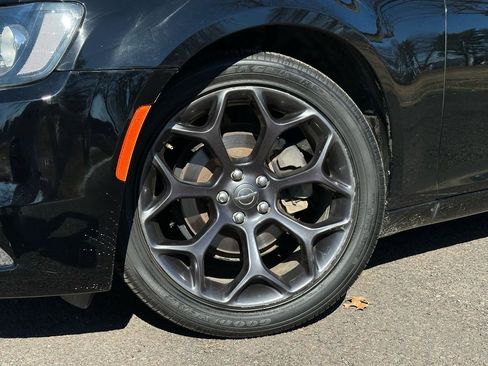 Used 2019 Chrysler 300 S image 2