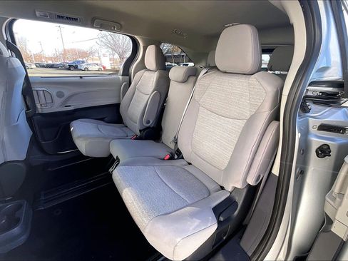 Used 2023 Toyota Sienna LE image 30