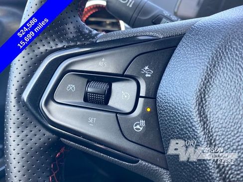 Certified 2025 Chevrolet Trax RS FWD image 30
