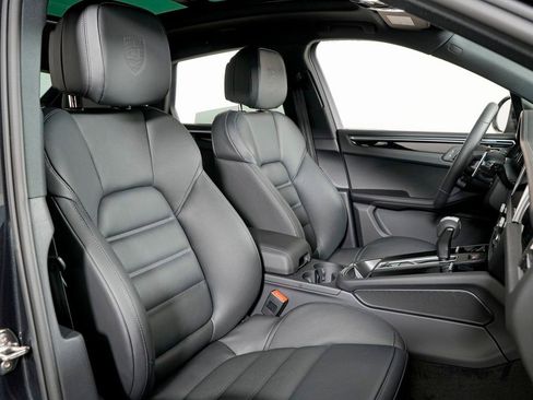 New 2026 Porsche Macan Turbo image 38