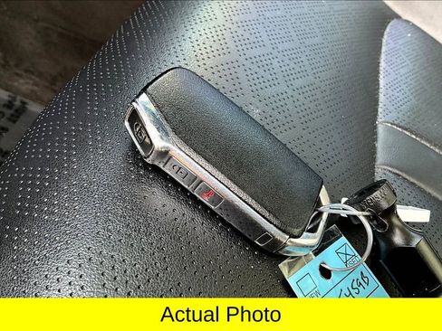 Used 2022 Kia Sorento S w/ Panoramic Sunroof Package image 10