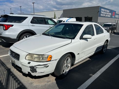 Used 2005 Volvo S60 2.4 FWD image 1