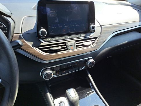 Used 2023 Nissan Altima 2.5 SV FWD image 28