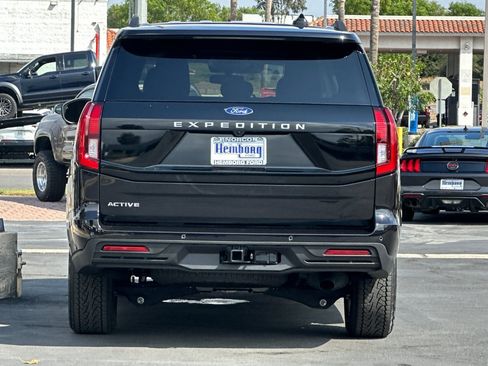 New 2025 Ford Expedition Active image 5