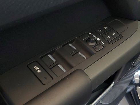 Used 2024 Land Rover Defender 110 X image 12