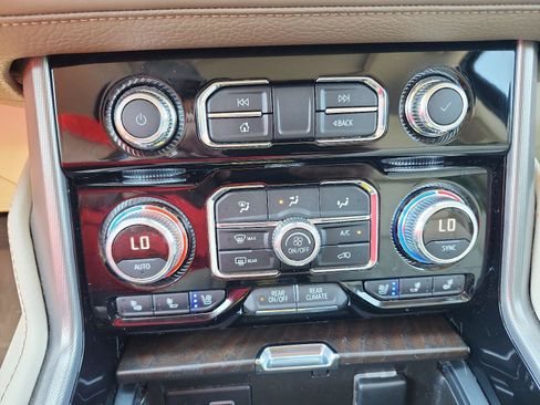 Certified 2022 GMC Yukon XL Denali AWD/4WD image 20