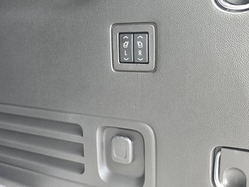 Used 2023 Chevrolet Traverse High Country FWD image 15