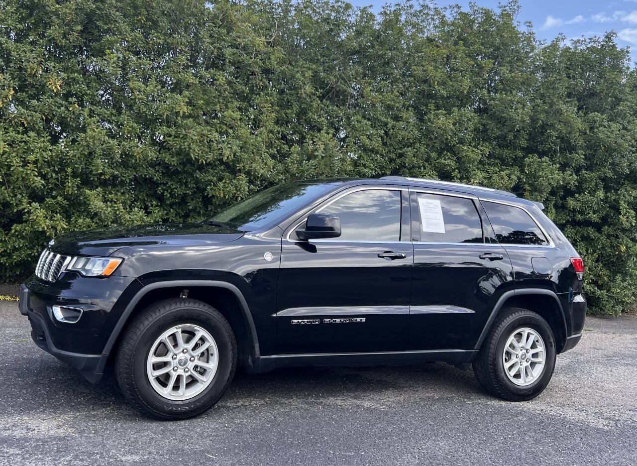 Used 2020 Jeep Grand Cherokee Laredo AWD/4WD image 3