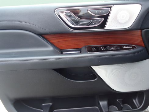 Used 2023 Lincoln Navigator Reserve image 28